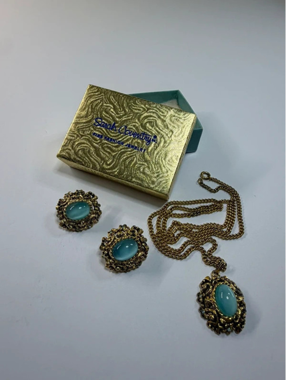 Vintage 1971 Sarah Coventry Czarina Aqua Blue Necklace & Clip Earrings Set w Box